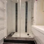 Bad mit bodengleicher Dusche