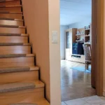 Flur mit Treppe zum OG