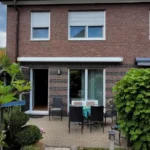 Rückansicht mit Terrasse