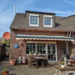 Rückansicht mit Terrasse