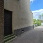 Toreinfahrt mit altem Seiteneingang