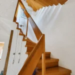 Treppe zum OG und DG, Haupthaus